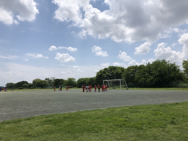 土手のサッカー　