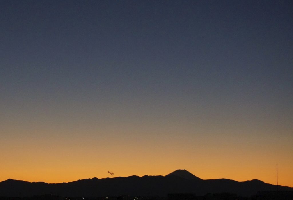 夕方、我が家から見えた富士山